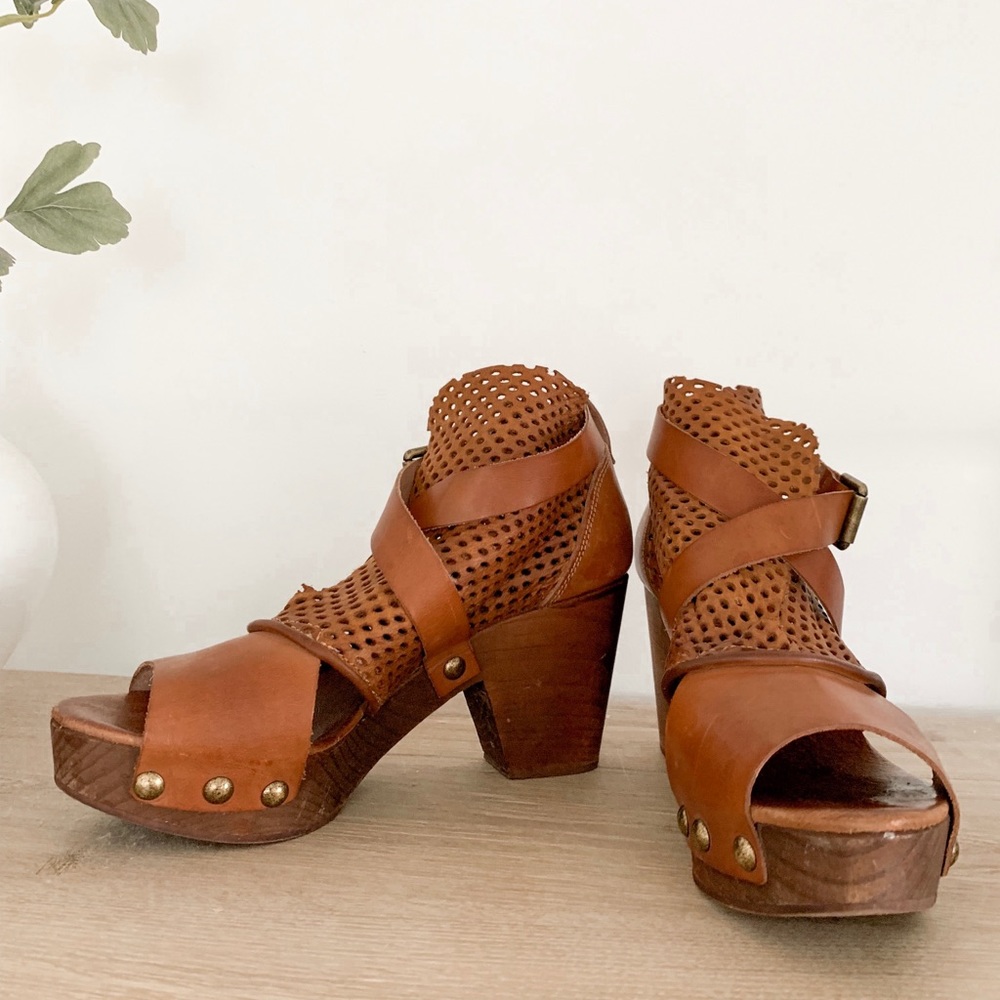 Free People clogs!
